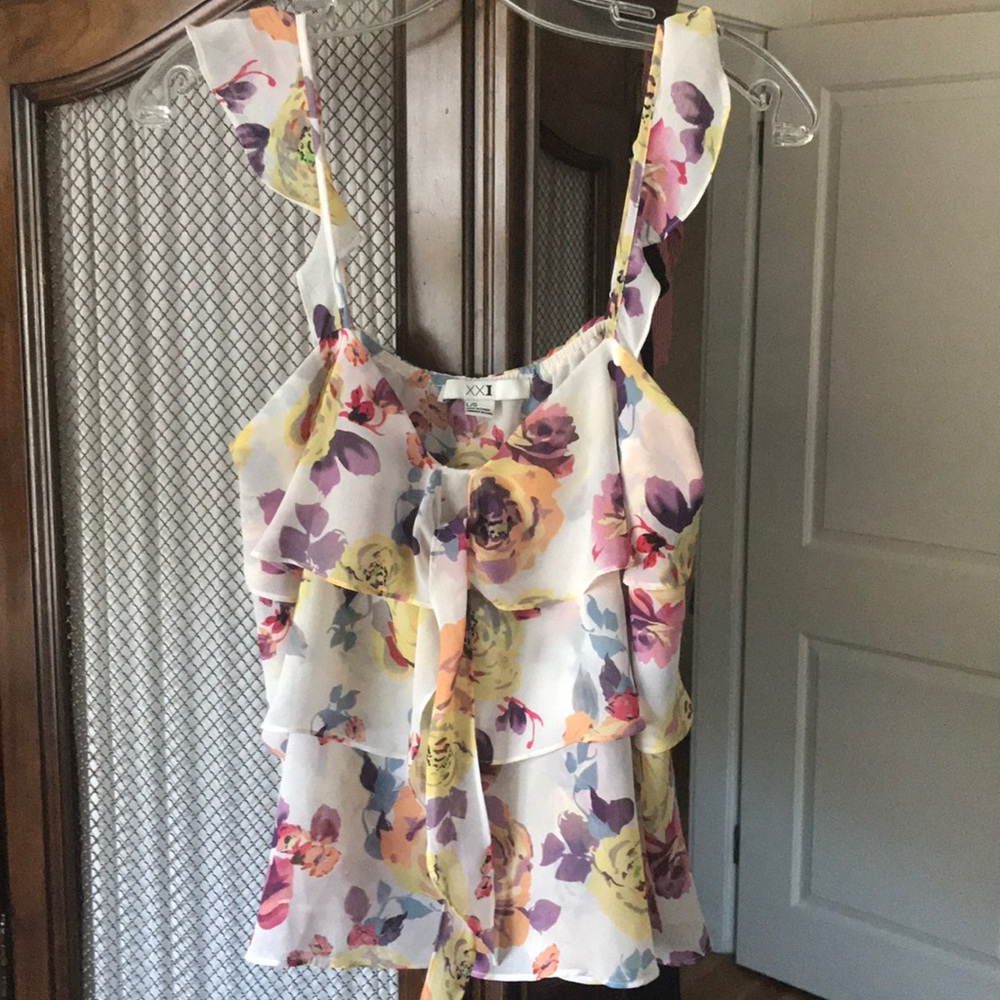 Sweet ruffled tank top